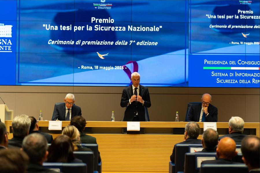 DIRETTORI INTELLIGENCE PREMIAZIONE TESI.jpg